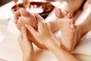 मेंटल-फिजिकल हेल्थ को बेहतर बना सकती है फुट मसाज, जानिए रोजाना मालिश करने के फायदे