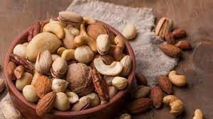 सर्दियों में बढ़ जाता है ब्लड प्रेशर? कंट्रोल करने के लिए डाइट में शामिल करें ये  ड्राई फ्रूट्स