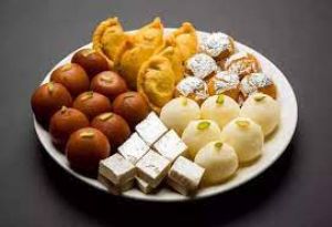  सोने से पहले न खाएं ये 8 चीजें.....