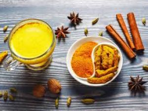  थायराइड कंट्रोल करने के लिए डाइट में शामिल करें हल्दी और दालचीनी वाला दूध 