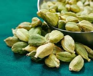 मुंह से जुड़ी इन 5 समस्याओं में फायदेमंद है इलायची 
