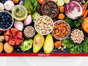   ये एक विटामिन है बालों के सफेद होने का कारण, जानें घर पर कैसे करें पूर्ति  
