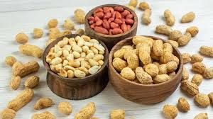   ठंड में रोजाना खाते हैं मूंगफली, तो पहले जान लें इसके फायदे-नुकसान