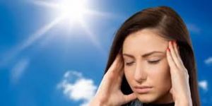  धूप में जाते ही हो जाता है माइग्रेन, आखिर क्या है कारण?