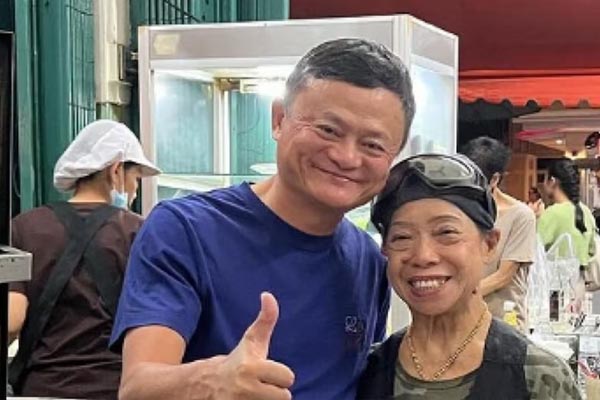 कई माह बाद चीन में दिखे अलीबाबा के संस्थापक जैक मा कई माह बाद चीन में दिखे अलीबाबा के संस्थापक जैक मा