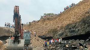 प्लेटिनम खदान में लिफ्ट गिरने से 11 मजदूरों की मौत, 75 घायल प्लेटिनम खदान में लिफ्ट गिरने से 11 मजदूरों की मौत, 75 घायल