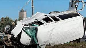 सड़क दुर्घटना में छह लोगों की मौत, 10 घायल सड़क दुर्घटना में छह लोगों की मौत, 10 घायल