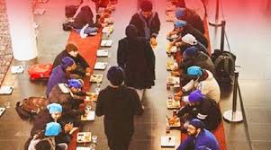 सिख संस्था ने अमेरिका में हजारों लोगों को नि:शुल्क भोजन वितरित किया सिख संस्था ने अमेरिका में हजारों लोगों को नि:शुल्क भोजन वितरित किया
