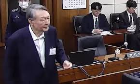 दक्षिण कोरिया के पूर्व राष्ट्रपति यून को उम्रकैद की सजा, मार्शल लॉ के मामले में हुई कार्रवाई दक्षिण कोरिया के पूर्व राष्ट्रपति यून को उम्रकैद की सजा, मार्शल लॉ के मामले में हुई कार्रवाई