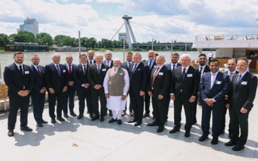 प्रधानमंत्री मोदी ने स्लोवाक उद्योगपतियों को भारत में निवेश के लिए किया आमंत्रित, आर्थिक सहयोग बढ़ाने पर जोर प्रधानमंत्री मोदी ने स्लोवाक उद्योगपतियों को भारत में निवेश के लिए किया आमंत्रित, आर्थिक सहयोग बढ़ाने पर जोर