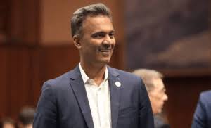भारतीय मूल के अमेरिकी अमीश शाह ने एरिजोना से डेमोक्रेटिक पार्टी का प्राइमरी चुनाव जीता भारतीय मूल के अमेरिकी अमीश शाह ने एरिजोना से डेमोक्रेटिक पार्टी का प्राइमरी चुनाव जीता