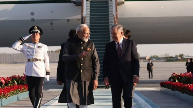 प्रधानमंत्री मोदी दो दिवसीय दौरे पर उज्बेकिस्तान पहुंचे प्रधानमंत्री मोदी दो दिवसीय दौरे पर उज्बेकिस्तान पहुंचे
