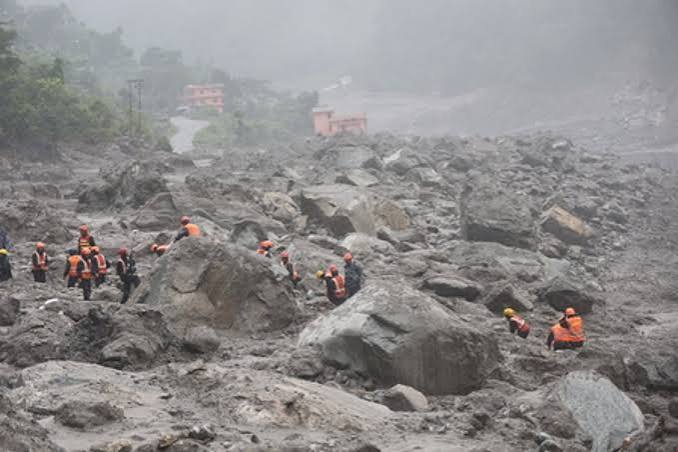 नेपाल बाढ़: भारत की विशेषज्ञ टीम ने बचाव अभियान के लिए जलविद्युत सुरंगों का आकलन किया नेपाल बाढ़: भारत की विशेषज्ञ टीम ने बचाव अभियान के लिए जलविद्युत सुरंगों का आकलन किया
