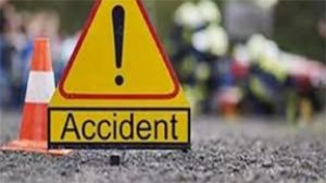  ट्रैक्टर ट्रेलर और बस की टक्कर में 12 लोगों की मौत