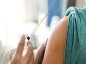  ब्रिटेन में 44 साल से अधिक उम्र के हर व्यक्ति को लगेगा कोविड रोधी टीका