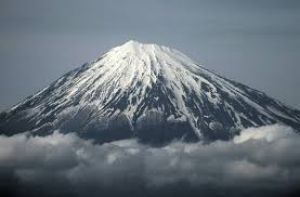 जापान के माउंट फूजी पर्वत पर चढ़ने के लिए नए नियम तय किए गए