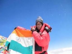 बछेन्द्री पाल ने माउंट एवरेस्ट पर्वतारोहण की 40वीं वर्षगांठ मनायी, पूर्णिमा श्रेष्ठ ने रचा इतिहास