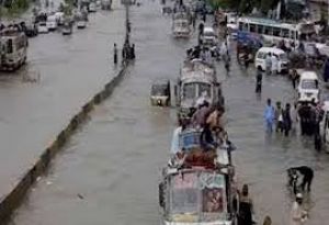 भारी बारिश के कारण 40 लोगों की मौत; बस दुर्घटना में 17 की जान गई