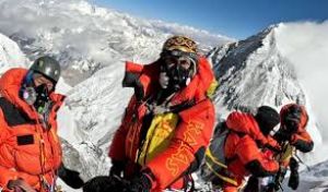 चीन ने माउंट एवरेस्ट क्षेत्र को फिर से खोला