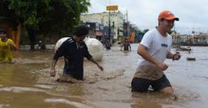 बाढ़ और भूस्खलन में कम से कम 41 लोगों की मौत बाढ़ और भूस्खलन में कम से कम 41 लोगों की मौत