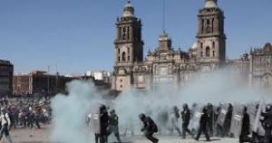 मेक्सिको सिटी में 'जेन जेड' के विरोध ने पकड़ा जोर, हजारों लोगों ने किया प्रदर्शन