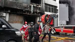 इंडोनेशिया: राजधानी जकार्ता में कार्यालय भवन में आग लगने से कम से कम 22 लोगों की मौत इंडोनेशिया: राजधानी जकार्ता में कार्यालय भवन में आग लगने से कम से कम 22 लोगों की मौत