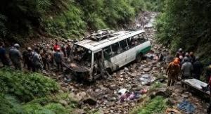  नेपाल में भारतीय तीर्थयात्रियों को ले जा रही बस दुर्घटनाग्रस्त होने से सात लोगों की मौत