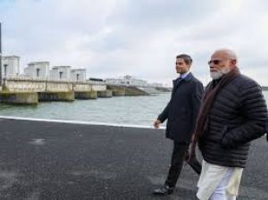प्रधानमंत्री मोदी ने नीरदलैंड में प्रतिष्ठित बांध का दौरा किया