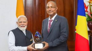 प्रधानमंत्री मोदी को सेशेल्स में 'गार्जियन ऑफ द ब्लू होराइजन' की मानद उपाधि से सम्मानित किया गया