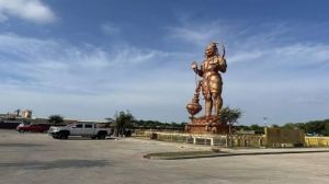 अमेरिकी मध्यावधि चुनाव के बीच टेक्सास में हनुमान प्रतिमा बनी सियासी बहस का केंद्र