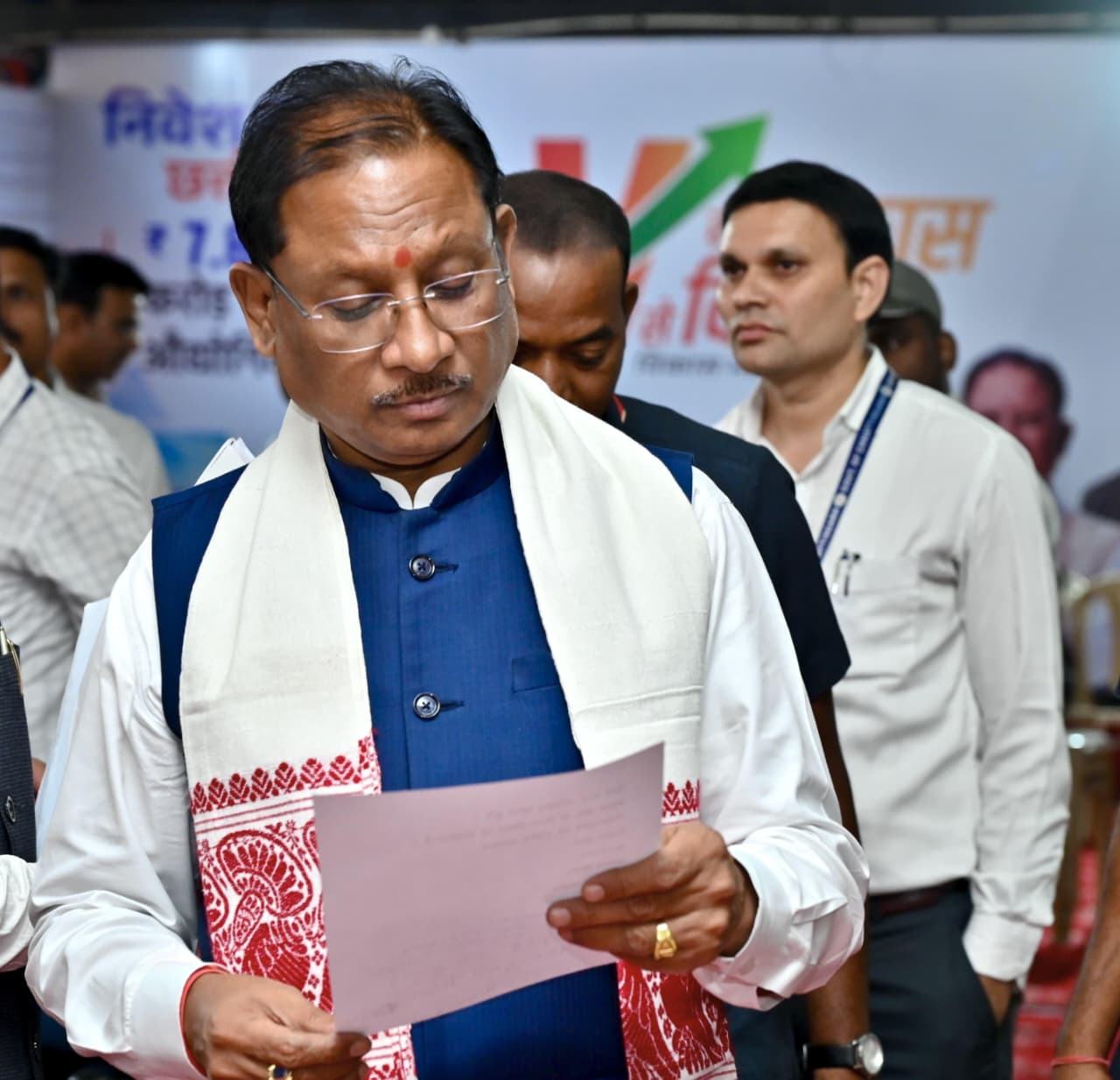 जनदर्शन: मुख्यमंत्री विष्णु देव साय ने आमजन की समस्याएँ सुनीं, मौके पर दिए त्वरित समाधान जनदर्शन: मुख्यमंत्री विष्णु देव साय ने आमजन की समस्याएँ सुनीं, मौके पर दिए त्वरित समाधान