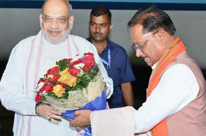 केंद्रीय गृह मंत्री अमित शाह पहुंचे रायपुर: मुख्यमंत्री विष्णुदेव साय ने किया आत्मीय स्वागत केंद्रीय गृह मंत्री अमित शाह पहुंचे रायपुर: मुख्यमंत्री विष्णुदेव साय ने किया आत्मीय स्वागत