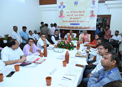रेशम, खादी और हथकरघा क्षेत्र को नई दिशा: केंद्रीय वस्त्र मंत्री गिरिराज सिंह ने दिए महत्वपूर्ण निर्देश रेशम, खादी और हथकरघा क्षेत्र को नई दिशा: केंद्रीय वस्त्र मंत्री गिरिराज सिंह ने दिए महत्वपूर्ण निर्देश