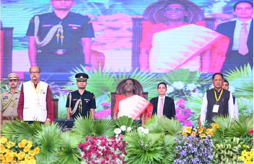 राष्ट्रपति द्रौपदी मुर्मु ने बस्तर दशहरा की अनूठी परंपराओं और जनजातीय संस्कृति की सराहना की राष्ट्रपति द्रौपदी मुर्मु ने बस्तर दशहरा की अनूठी परंपराओं और जनजातीय संस्कृति की सराहना की