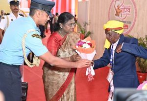  जनजातीय गौरव दिवस : अम्बिकापुर में आयोजित कार्यक्रम में राष्ट्रपति द्रौपदी मुर्मु  शामिल हुईं