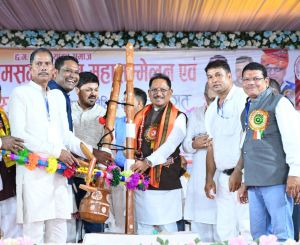 मोदी की गारंटी, सुशासन की नीति और जनकल्याण की प्रतिबद्धता से बदल रहा छत्तीसगढ़ : मुख्यमंत्री विष्णुदेव साय मोदी की गारंटी, सुशासन की नीति और जनकल्याण की प्रतिबद्धता से बदल रहा छत्तीसगढ़ : मुख्यमंत्री विष्णुदेव साय