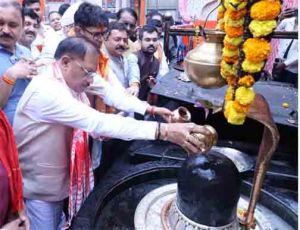 गुरु पूर्णिमा पर कोसमनारा पहुंचे मुख्यमंत्री साय, सत्यनारायण बाबा धाम में की पूजा-अर्चना गुरु पूर्णिमा पर कोसमनारा पहुंचे मुख्यमंत्री साय, सत्यनारायण बाबा धाम में की पूजा-अर्चना