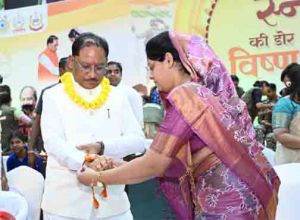   बहनों ने बांधी स्नेह की डोर, &lsquo;विष्णु भैया&rsquo; ने दिया सुरक्षा और सम्मान का भरोसा
