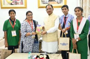 राष्ट्रपति से भेंट कर लौटे प्रतिभावान विद्यार्थियों ने मुख्यमंत्री विष्णु देव साय से की सौजन्य मुलाकात राष्ट्रपति से भेंट कर लौटे प्रतिभावान विद्यार्थियों ने मुख्यमंत्री विष्णु देव साय से की सौजन्य मुलाकात