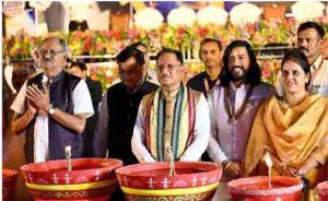 श्रमवीरों के परिश्रम और पसीने से हो रहा समृद्ध छत्तीसगढ़ का निर्माण : मुख्यमंत्री विष्णु देव साय श्रमवीरों के परिश्रम और पसीने से हो रहा समृद्ध छत्तीसगढ़ का निर्माण : मुख्यमंत्री विष्णु देव साय