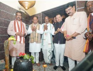 मुख्यमंत्री ने रामचंडी मंदिर में पूजा-अर्चना कर प्रदेश की खुशहाली एवं सुख-समृद्धि की कामना की मुख्यमंत्री ने रामचंडी मंदिर में पूजा-अर्चना कर प्रदेश की खुशहाली एवं सुख-समृद्धि की कामना की