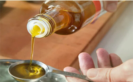 बालों में सरसों का तेल लगाते समय कभी न करें ये गलती, फायदे की जगह होगा नुकसान बालों में सरसों का तेल लगाते समय कभी न करें ये गलती, फायदे की जगह होगा नुकसान