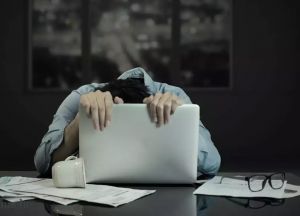  ऑफिस का काम करते-करते बढ़ने लगी है चिंता, तो तुरंत राहत देंगे ये उपाय