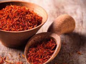  चमकदार त्वचा पाने के लिए लगाएं केसर, जानिए कैसे करें इस्तेमाल 