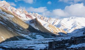 पार्टनर के साथ जीने हैं रोमांटिक पल, तो बना लें भीड़-भाड़ से दूर इन जगहों पर घूमने की प्लानिंग