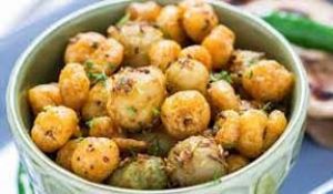 नवरात्रि व्रत में खाने के लिए बनाएं हेल्दी और टेस्टी मखाना चाट