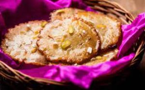 दिवाली पर इस देसी तरीके से बनाएं इंस्टेंट शाही मालपुआ 
