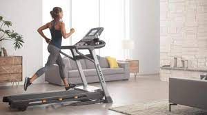 ट्रेडमिल पर दौड़ते समय न करें ये 5 गलतियां..... ट्रेडमिल पर दौड़ते समय न करें ये 5 गलतियां.....