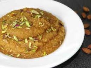   ठंड में बनाएं गर्मा-गर्म बादाम का हलवा, स्वाद और सेहत दोनों के लिए है जबरदस्त