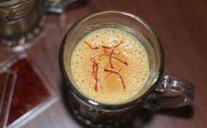 ठंड में बॉडी को गरम रखने के लिए बनाकर पिएं केसर की चाय ठंड में बॉडी को गरम रखने के लिए बनाकर पिएं केसर की चाय